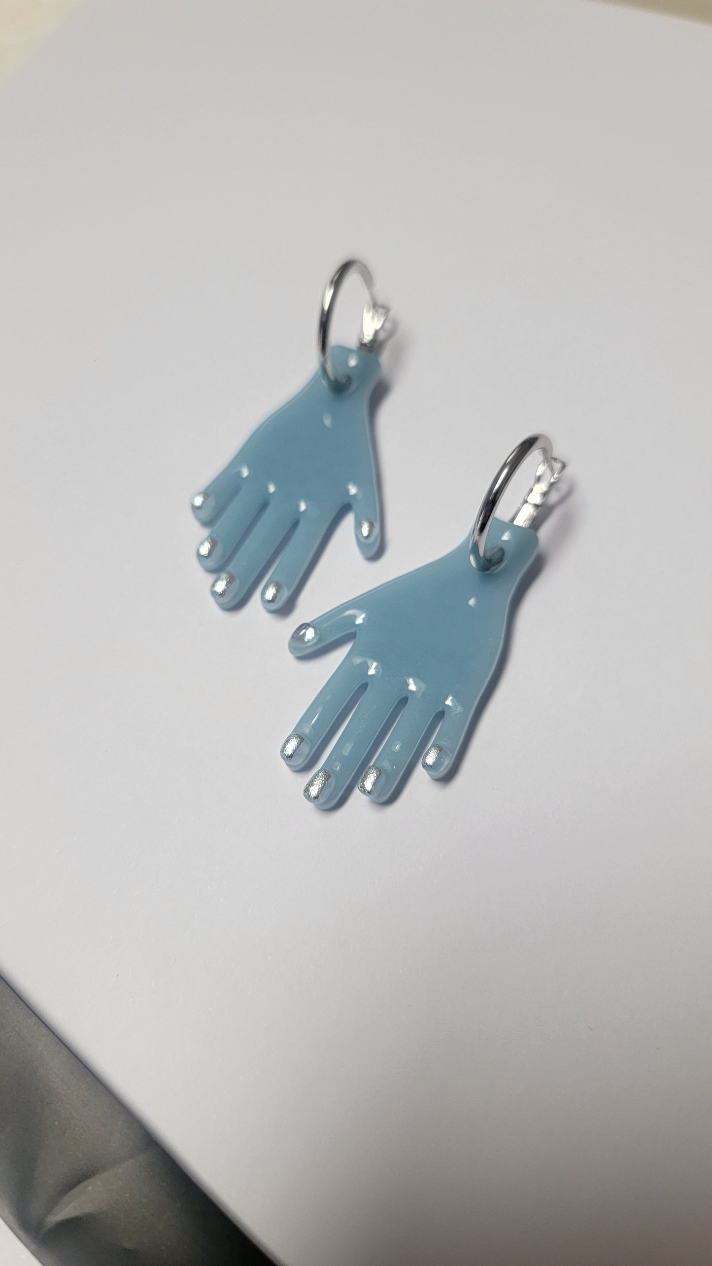 Manitas Azules c/ Uñas Plateadas